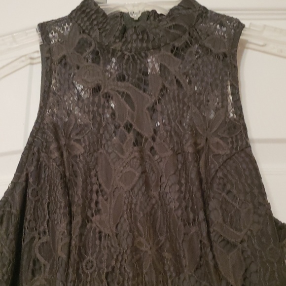 High neck dress - Picture 2 of 3